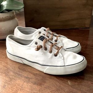 ⛵️ Sperry Sneakers